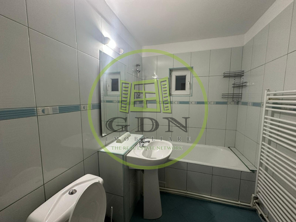 Apartament 3 camere, 64 mp, cartier Rovine, zona Damarin