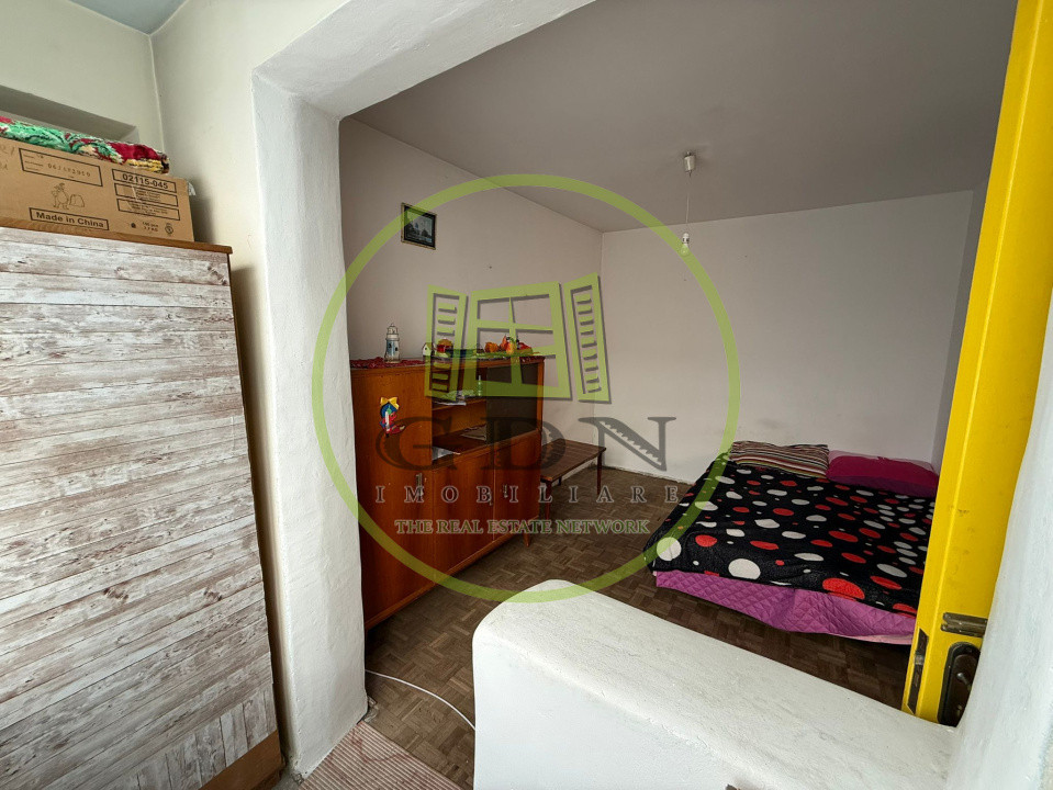 Apartamemt 2 camere, semidecomandat, 42mp, etajul 1, Craiovita, zona Racheta