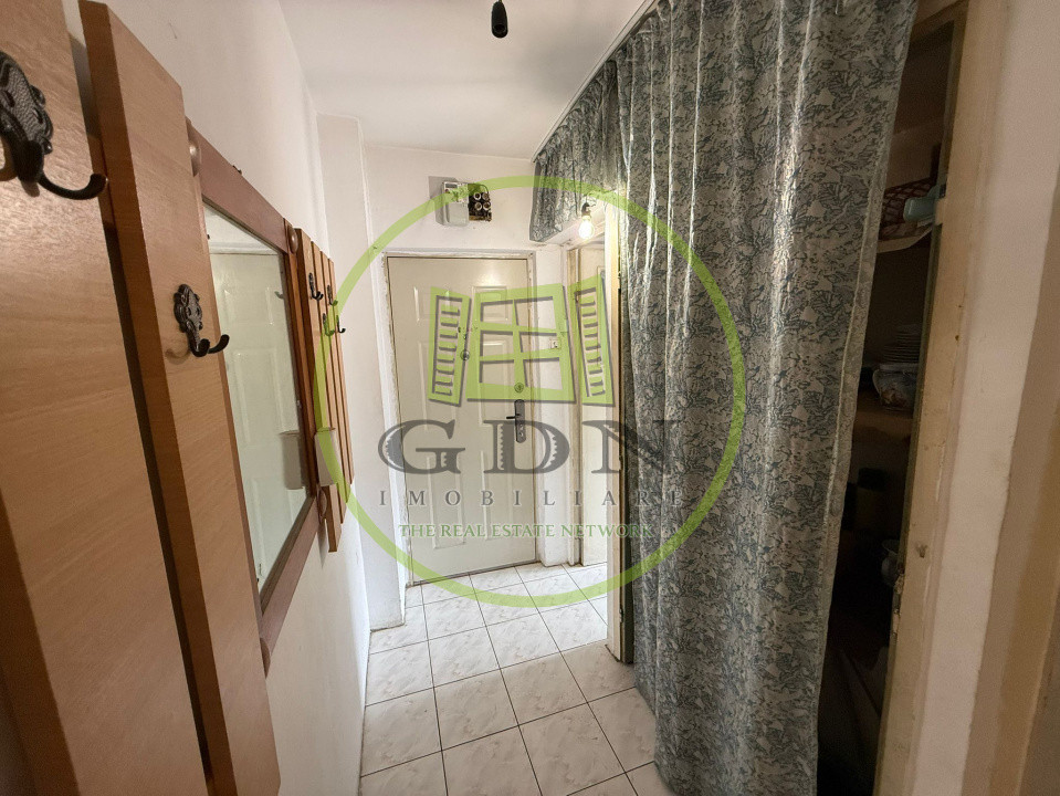 Apartamemt 2 camere, semidecomandat, 42mp, etajul 1, Craiovita, zona Racheta