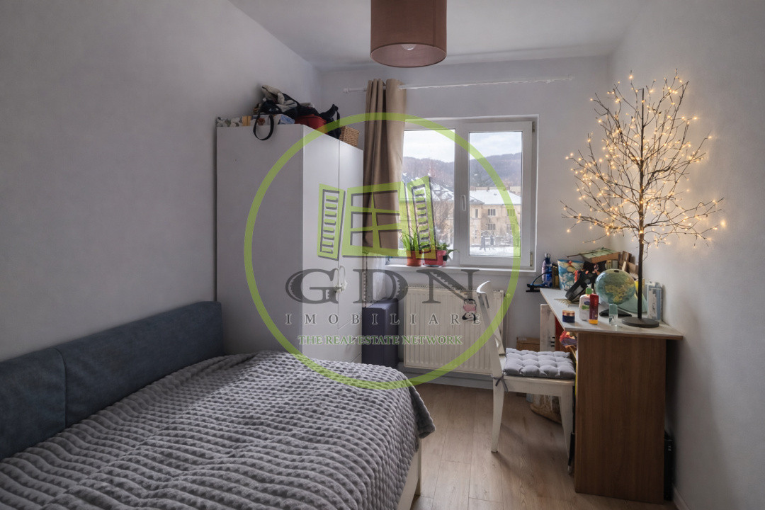 Vând apartament 3 camere ,str. Carpatilor Brașov 147 250€