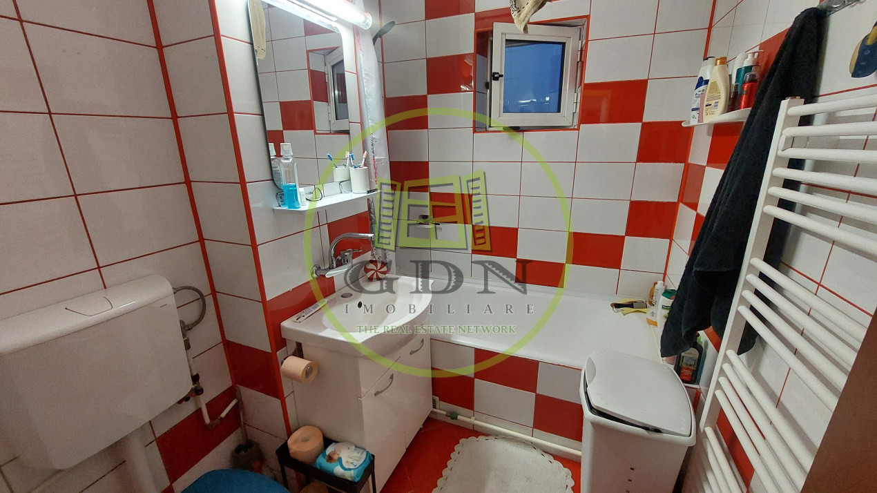 Apartament doua camere decomandat, etajul 3, Calea Bucuresti, zona Sucpi