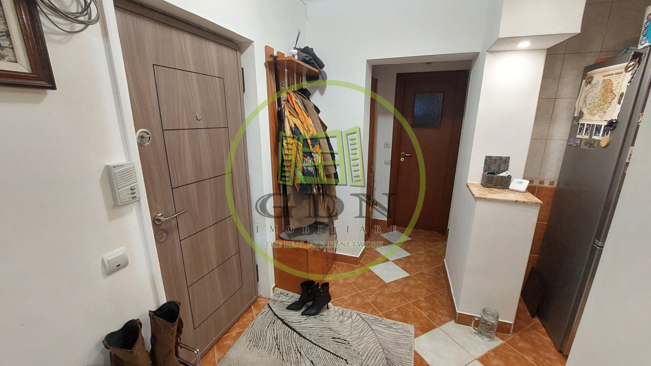 Apartament doua camere decomandat, etajul 3, Calea Bucuresti, zona Sucpi