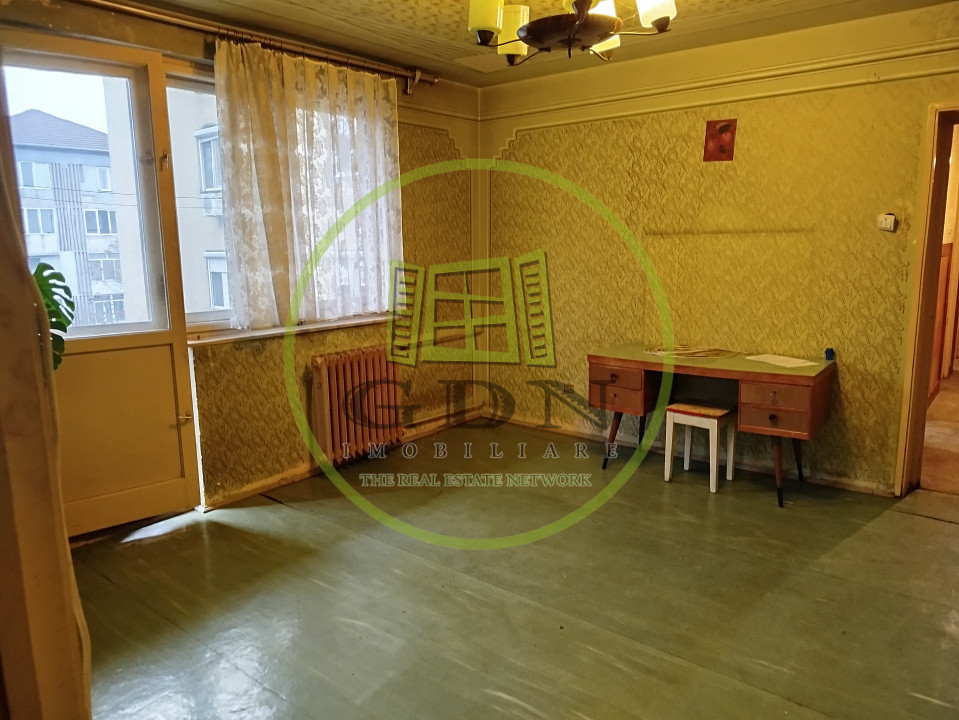 Apartament 4 camere, decomandat, zona Dacia