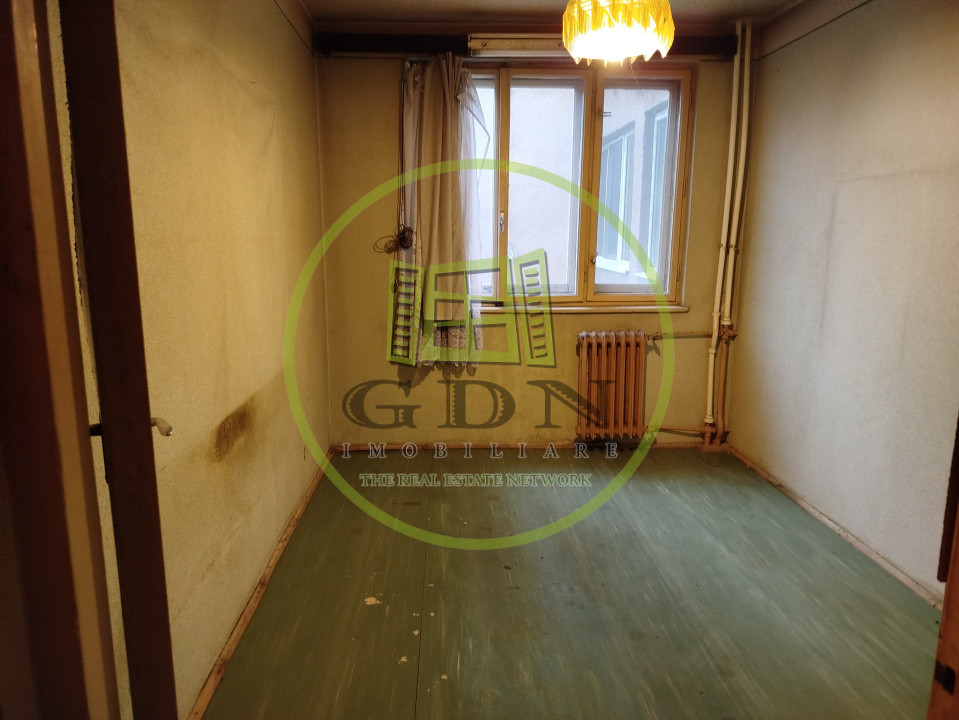 Apartament 4 camere, decomandat, zona Dacia