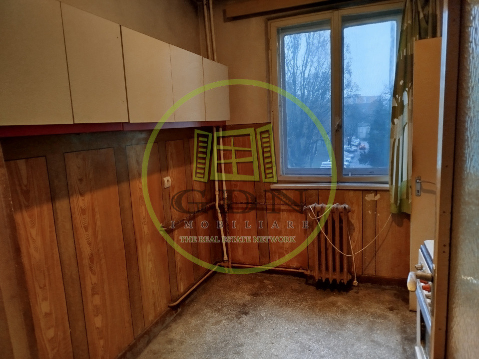 Apartament 4 camere, decomandat, zona Dacia