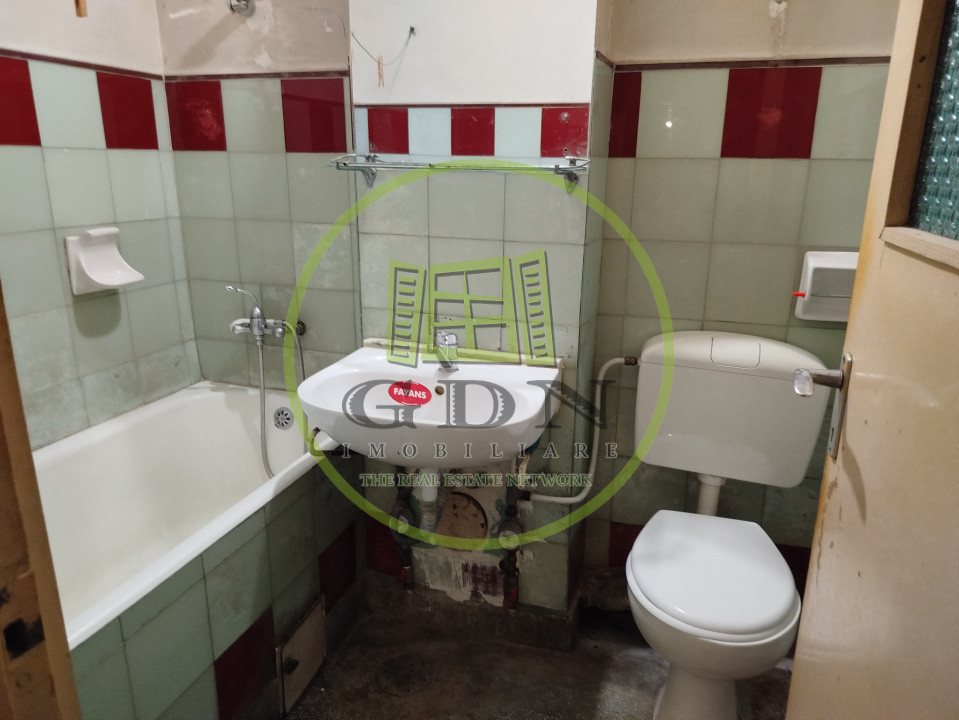 Apartament 4 camere, decomandat, zona Dacia
