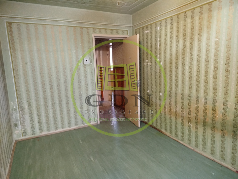 Apartament 4 camere, decomandat, zona Dacia