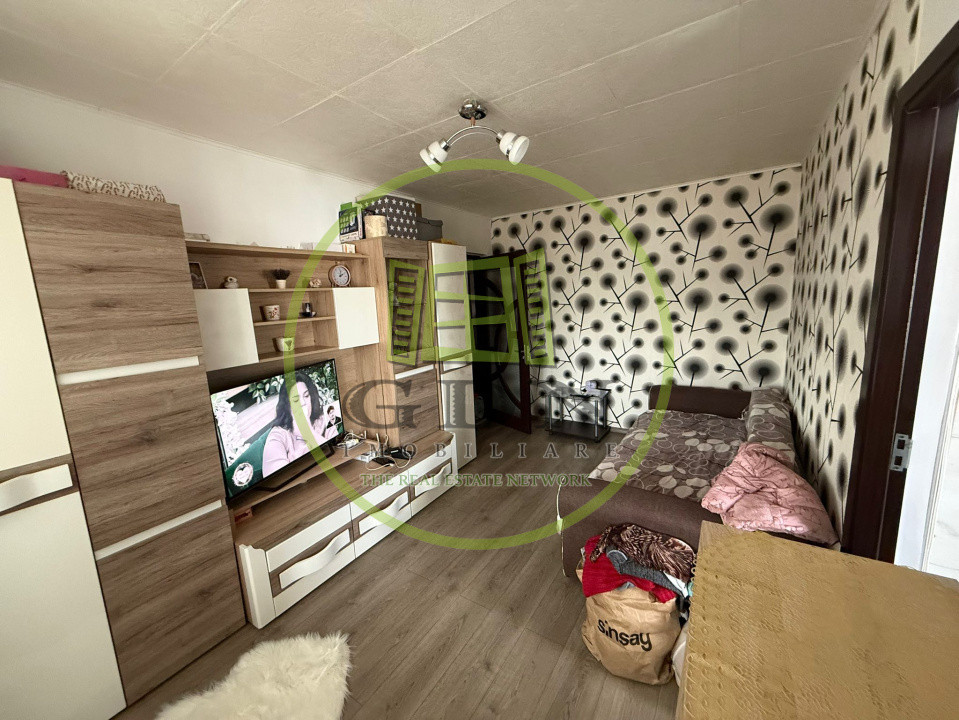 Apartament 2 camere semidecomandat, 40mp, Craiovita, zona Niela 