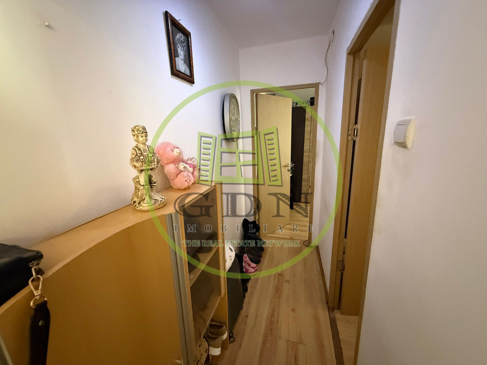 Apartament de 3 camere, semidecomandat, 55mp, Craiovita Noua, zona Lidl 