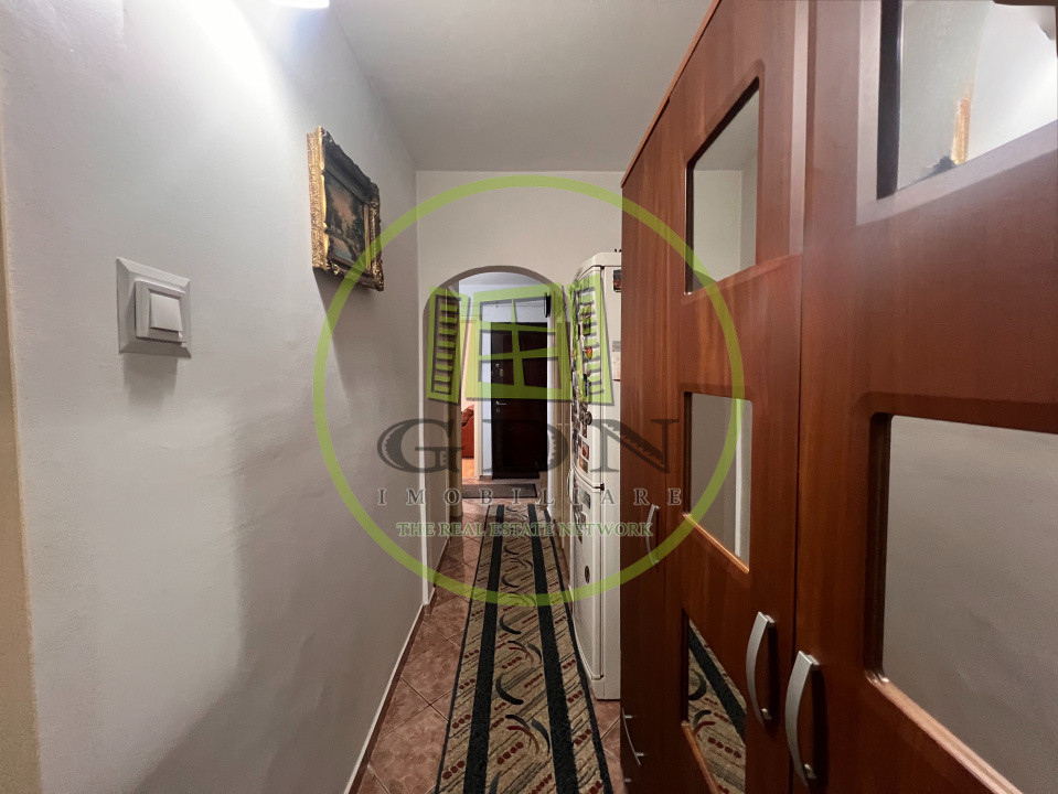 Apartament 3 camere, cartier Sarari, zona Liceul Henri Coanda 