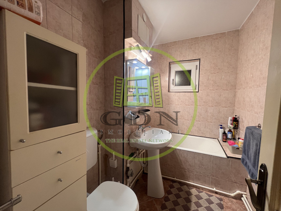 Apartament 3 camere, cartier Sarari, zona Liceul Henri Coanda 