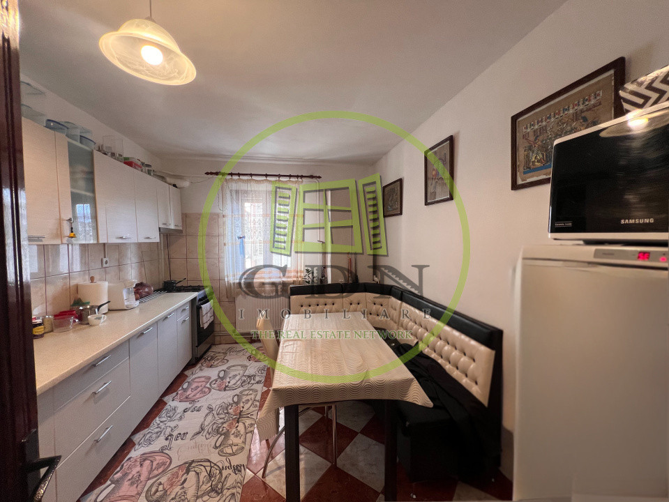 Apartament 4 camere, decomandat, cartier 1Mai, zona Pelendava