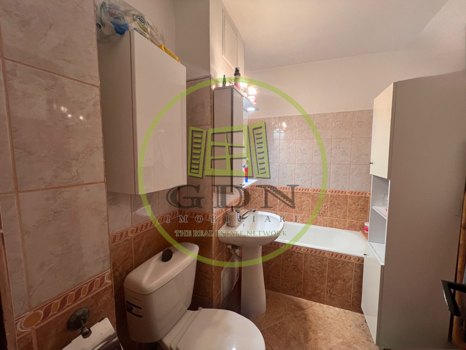 Apartament 4 camere, decomandat, cartier 1Mai, zona Pelendava