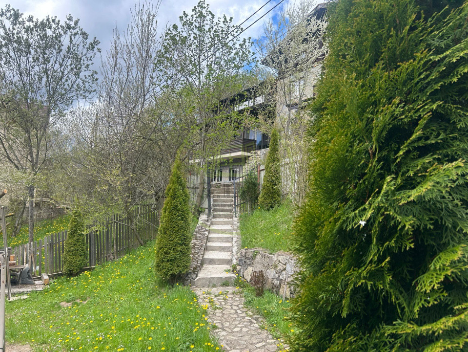 Casa de vanzare 6 camere, 4 dormitoare, 2 bai, localitatea Azuga 
