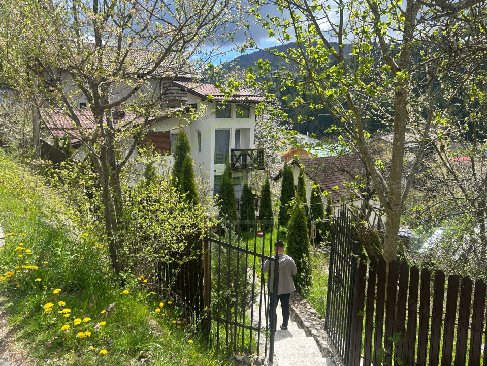 Casa de vanzare 6 camere, 4 dormitoare, 2 bai, localitatea Azuga 