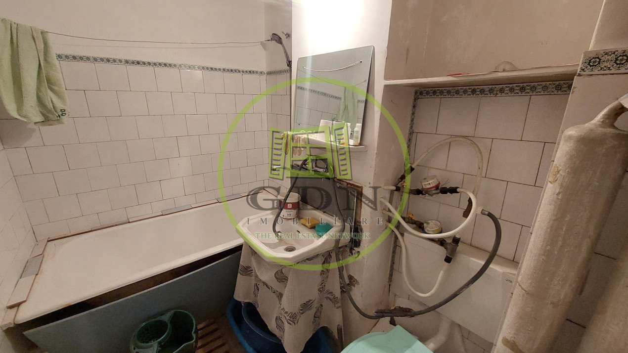 Apartament 2 camere, semidecomandat, 42mp, Craiovita, zona Scoala Elena Farago