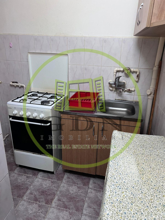 Garsoniera cf 2 cu vană în Zorilor 