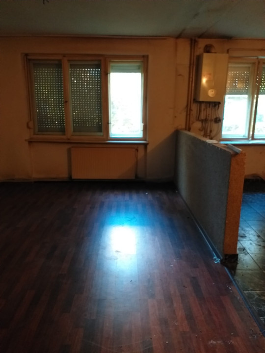 Apartament cu 3 camere de vânzare