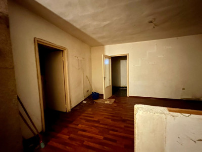 Apartament cu 3 camere de vânzare