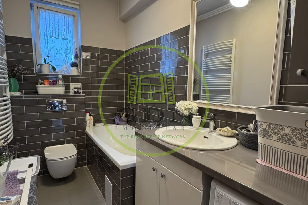 Apartament cochet cu 3 camere la curte comuna