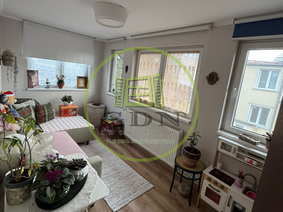 Apartament cochet cu 3 camere la curte comuna