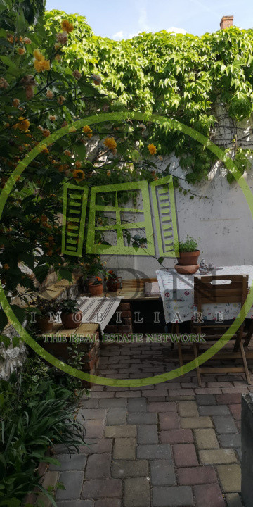 Apartament cochet cu 3 camere la curte comuna