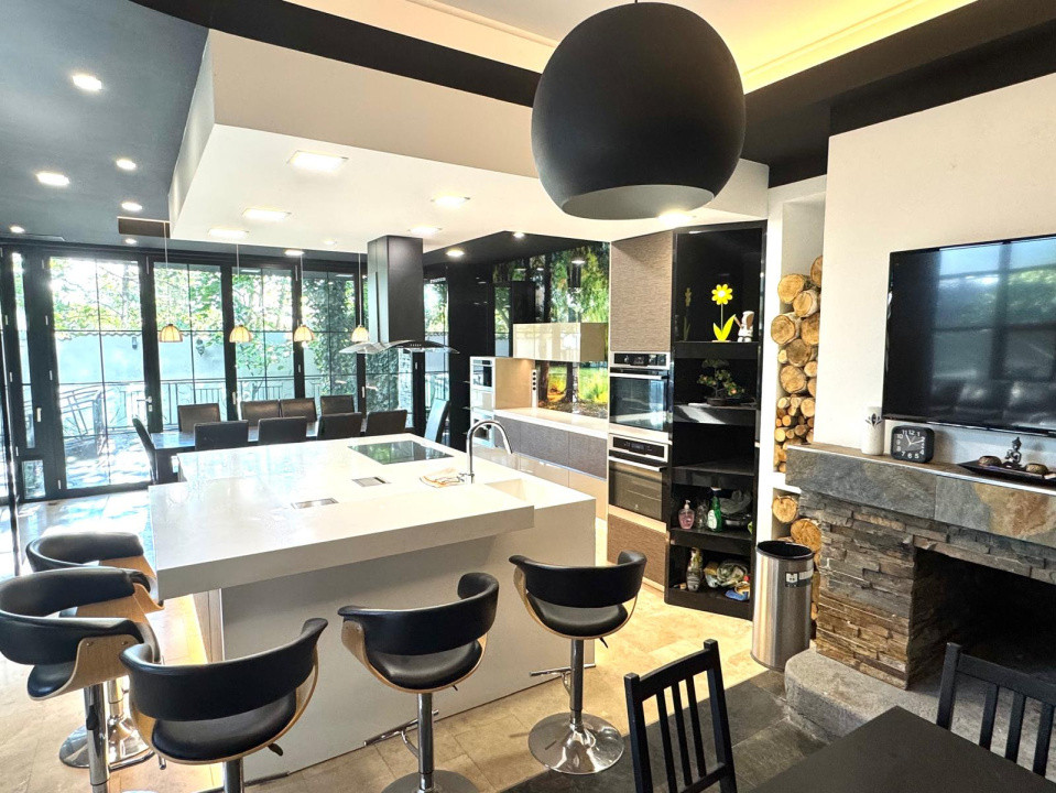 Vilă superbă, unicat, versatilă, lift interior, zona Carrefour Colentina! 