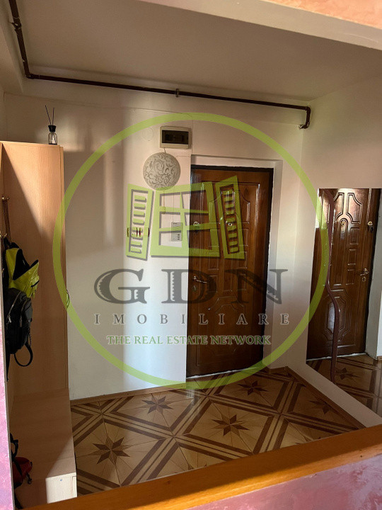 vanzare mansarda Cedonia