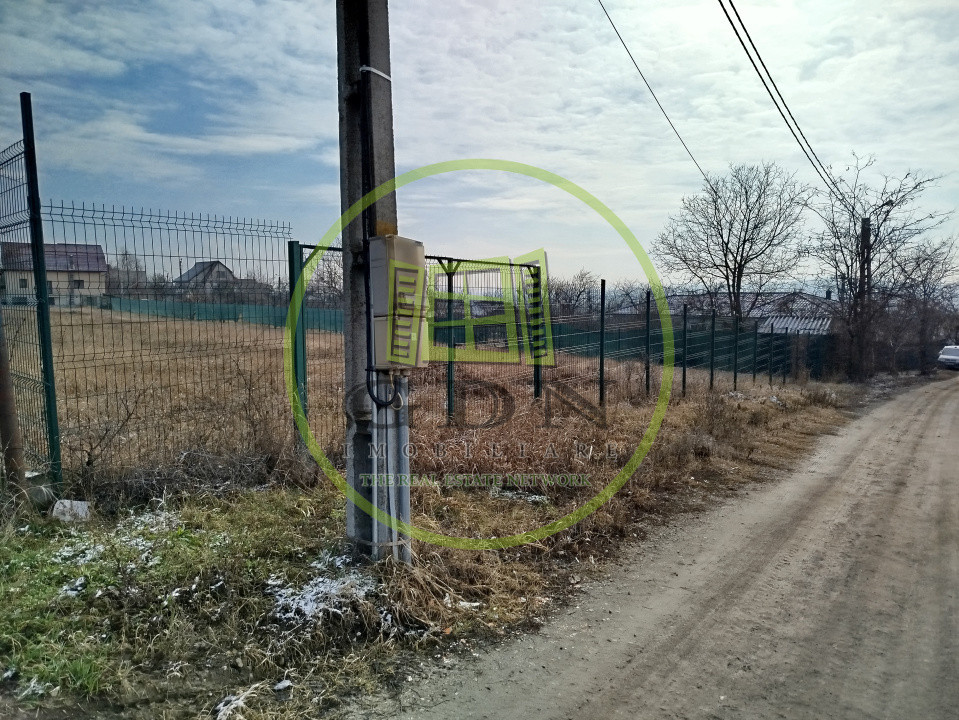 Teren intravilan de vânzare în Oradea, 3000 mp, cu front stradal de 29 ml