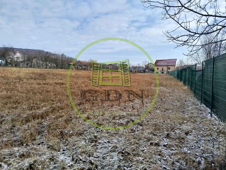 Teren intravilan de vânzare în Oradea, 3000 mp, cu front stradal de 29 ml