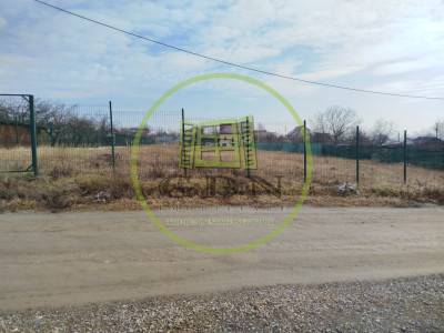 Teren intravilan de vânzare în Oradea, 3000 mp, cu front stradal de 29 ml