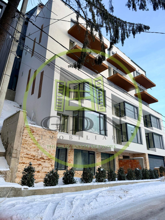 Apartament 3 camere in  boc nou de lux situat la 200m de Partia Clabucet,Predeal