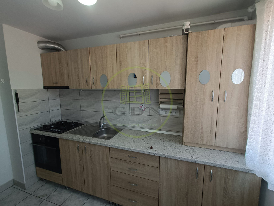 Apartament cu 2 camere de vânzare în Reghin, zona centrală 0 comision