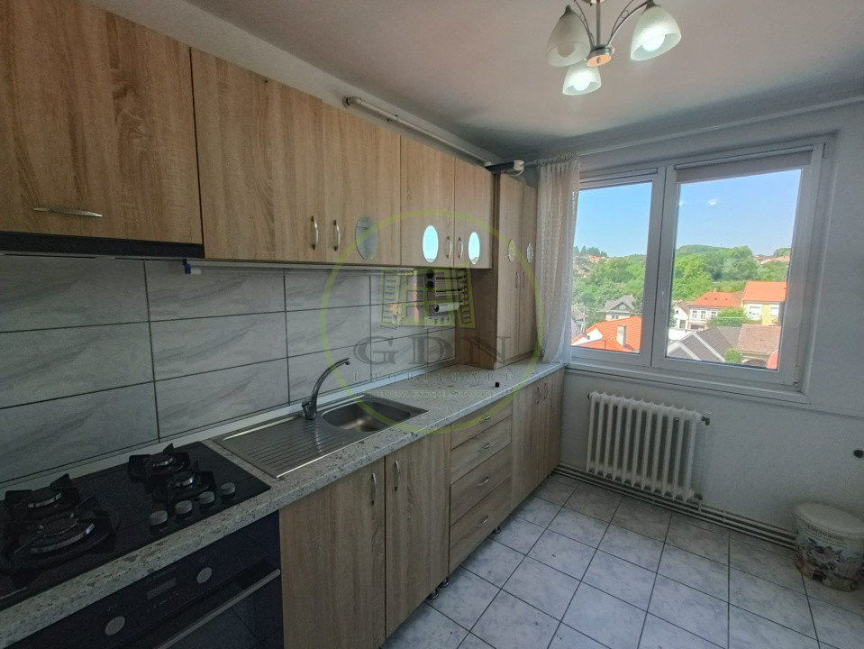 Apartament cu 2 camere de vânzare în Reghin, zona centrală 0 comision