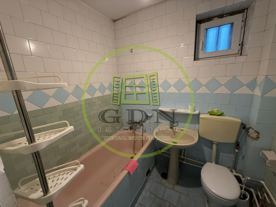 Apartament 3 camere, semidecomandat, 62,2mp, Rovine, zona Petre Ispirescu