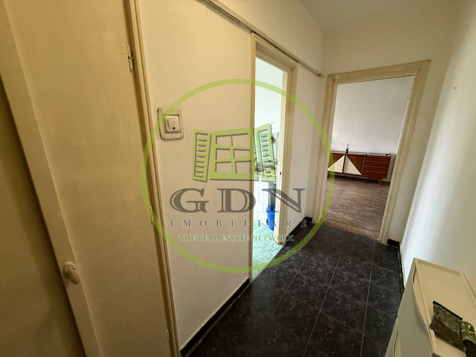 Apartament 3 camere, semidecomandat, 62,2mp, Rovine, zona Petre Ispirescu
