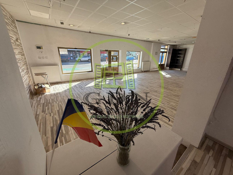      Spațiu comercial 110 mp – deschidere mare la stradă, parcare în față