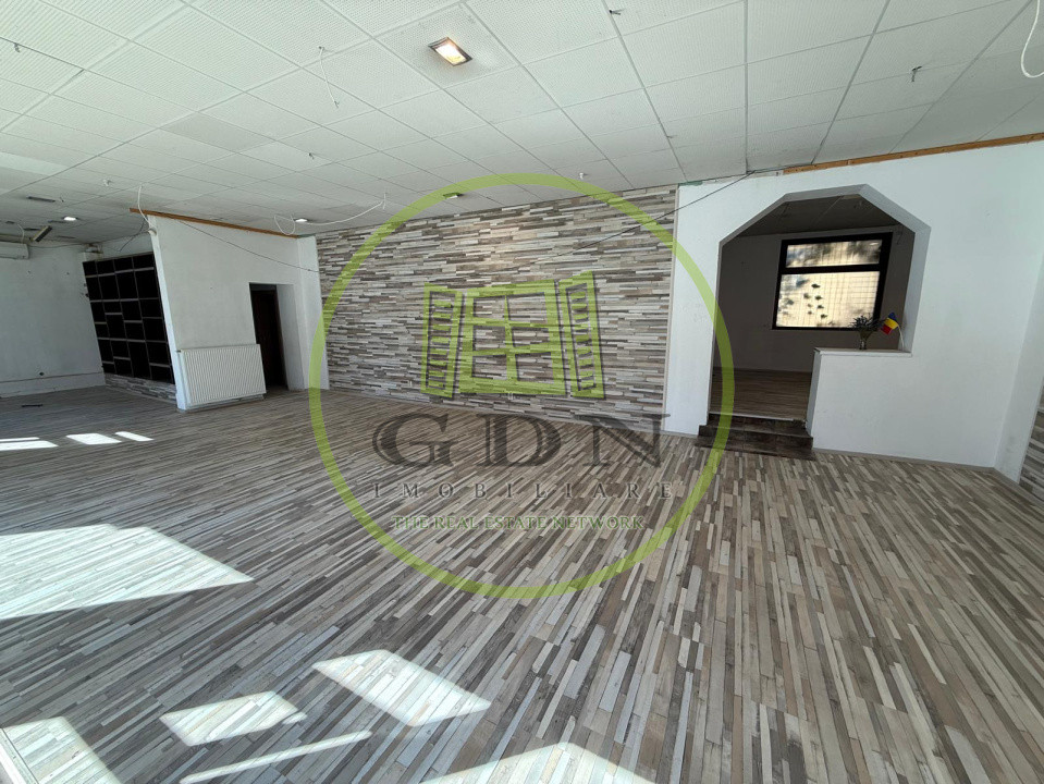      Spațiu comercial 110 mp – deschidere mare la stradă, parcare în față