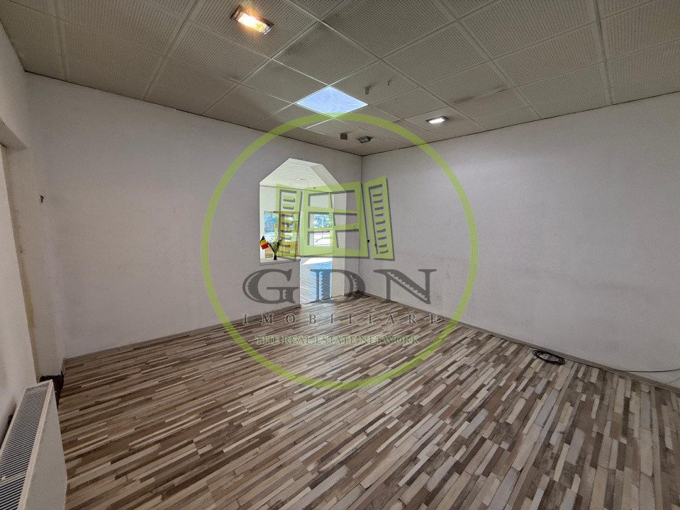      Spațiu comercial 110 mp – deschidere mare la stradă, parcare în față