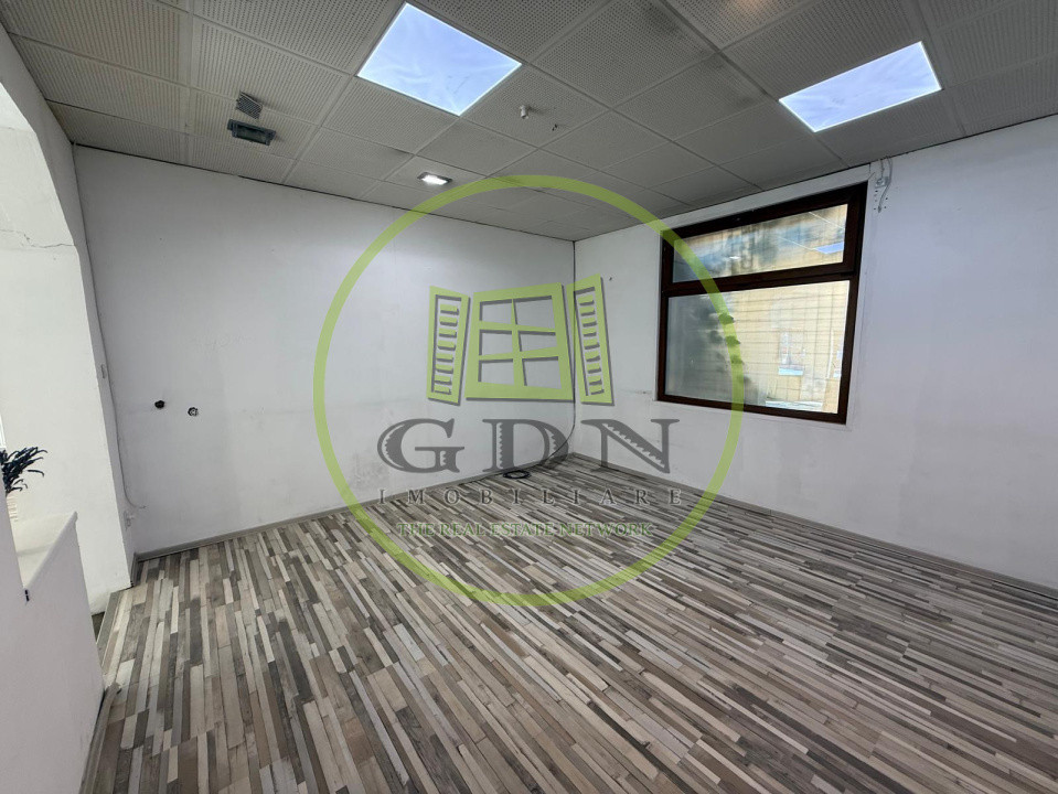      Spațiu comercial 110 mp – deschidere mare la stradă, parcare în față