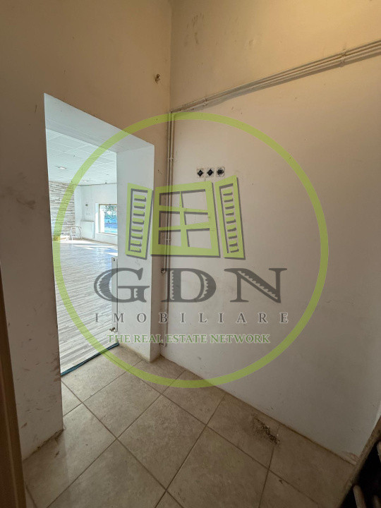      Spațiu comercial 110 mp – deschidere mare la stradă, parcare în față