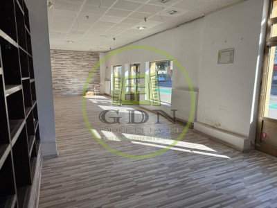      Spațiu comercial 110 mp – deschidere mare la stradă, parcare în față