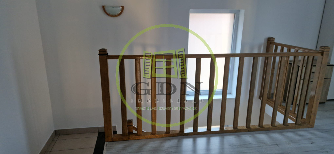 Casă individuală cu 2 niveluri – singur în curte, mobilată