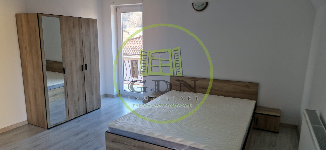 Casă individuală cu 2 niveluri – singur în curte, mobilată