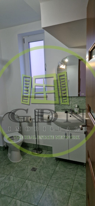 Casă individuală cu 2 niveluri – singur în curte, mobilată