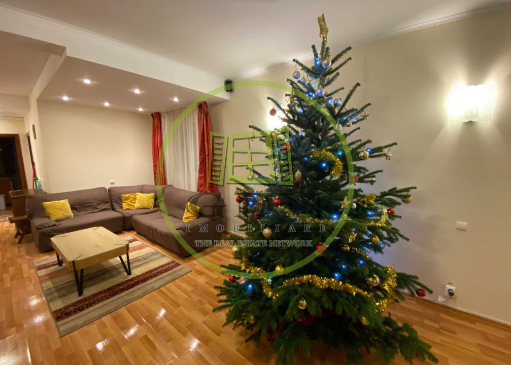 Vilă turistică 3★ de vânzare în Predeal – zonă Mănăstirii