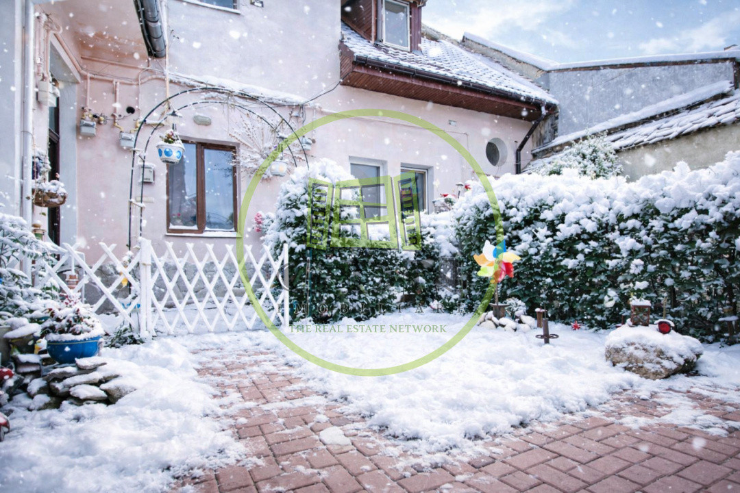  apartament 2 camere la casă, cu curte comună Piața Sfatului Brașov