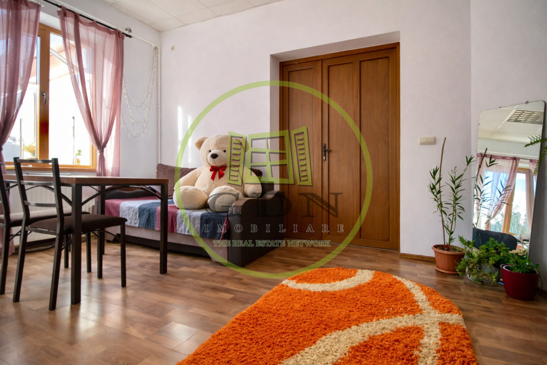  apartament 2 camere la casă, cu curte comună Piața Sfatului Brașov