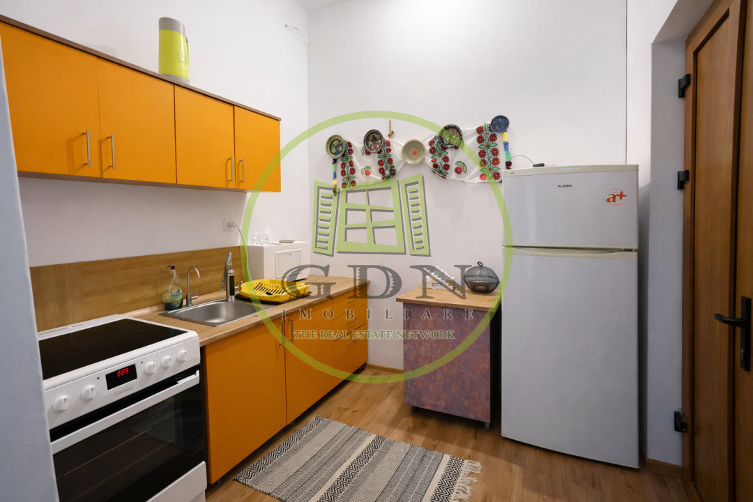  apartament 2 camere la casă, cu curte comună Piața Sfatului Brașov