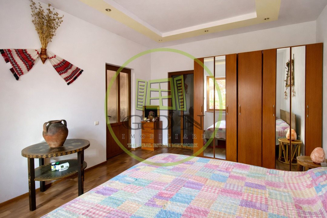  apartament 2 camere la casă, cu curte comună Piața Sfatului Brașov